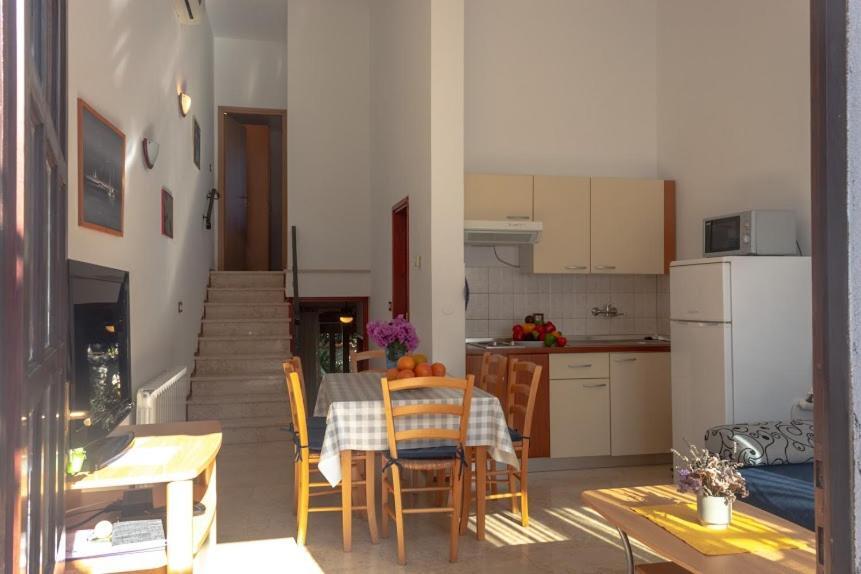 Apartments Ellen Banjole Extérieur photo
